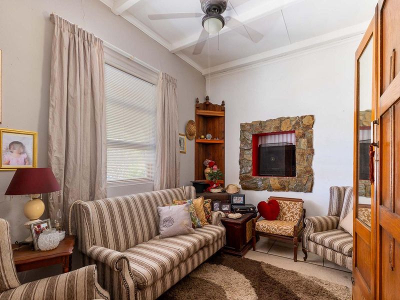 Stunning Family Home with Income Potential - Oudtshoorn North - Photo 5