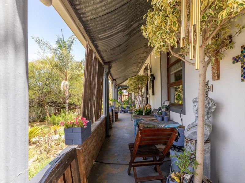 Stunning Family Home with Income Potential - Oudtshoorn North - Photo 3