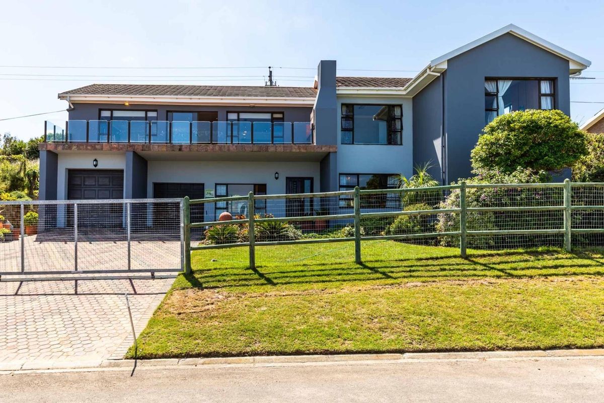 Spacious sea view home witch income generating opportunity - Photo 2