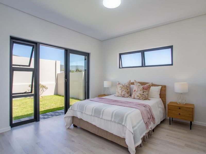 Charming 4 Bedroom home in Honeydew Country Estate - Photo 5