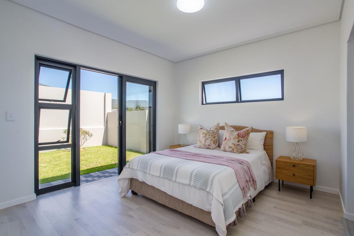 Charming 4 Bedroom home in Honeydew Country Estate - Photo 5