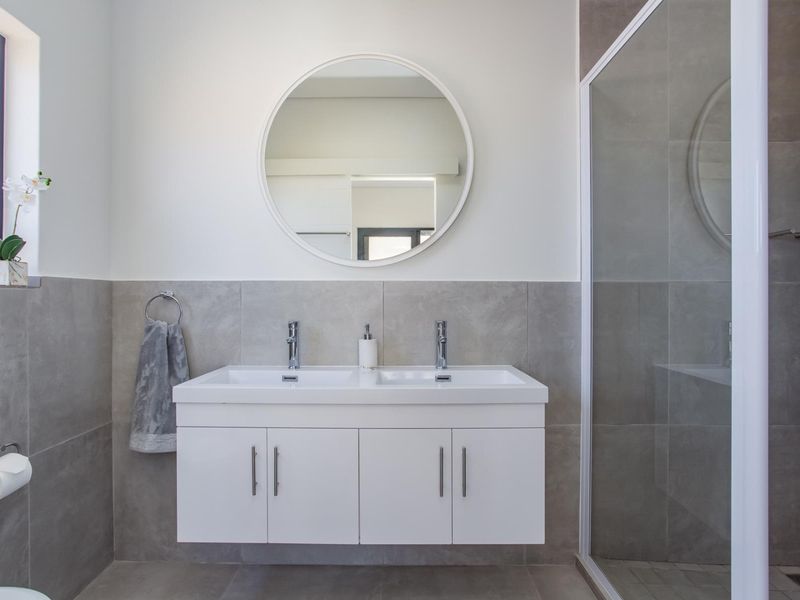 Charming 4 Bedroom home in Honeydew Country Estate - Photo 4