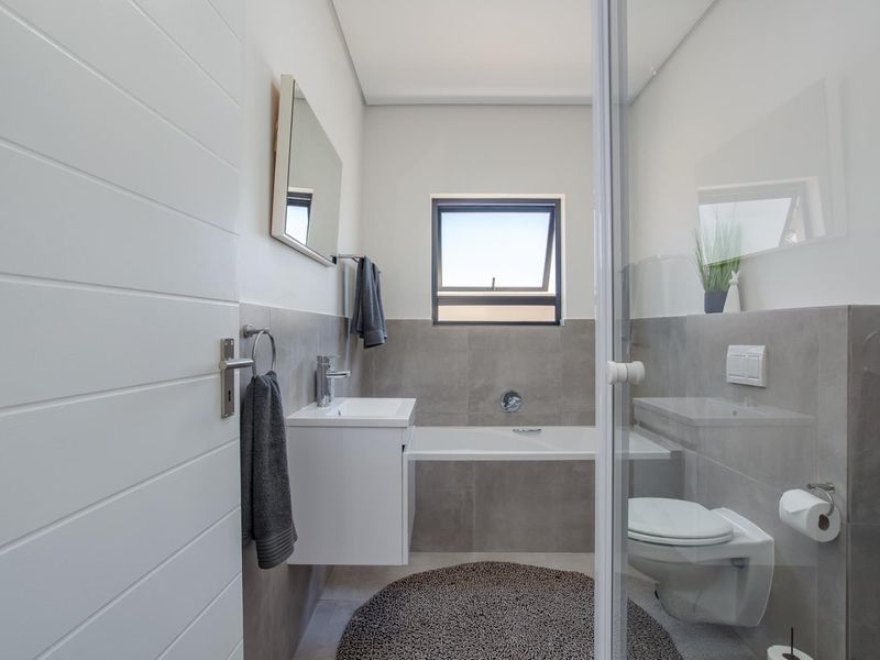 Charming 4 Bedroom home in Honeydew Country Estate - Photo 9