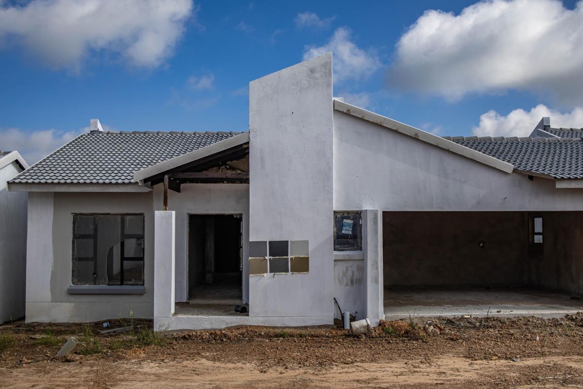 FOR SALE | New Townhouse Units under construction in Bendor Estate. - Photo 5