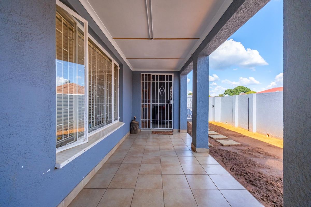 39 Tieroog Street, Eldorado Park - A Fantastic Freehold Opportunity - Photo 3