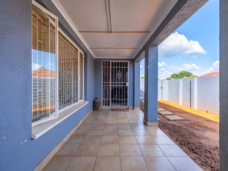 39 Tieroog Street, Eldorado Park - A Fantastic Freehold Opportunity - Photo 3