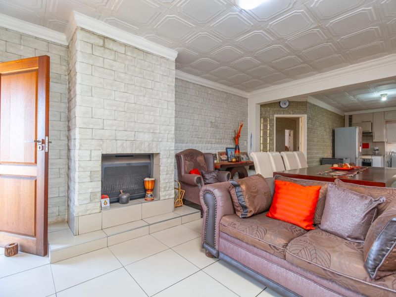 39 Tieroog Street, Eldorado Park - A Fantastic Freehold Opportunity - Photo 6