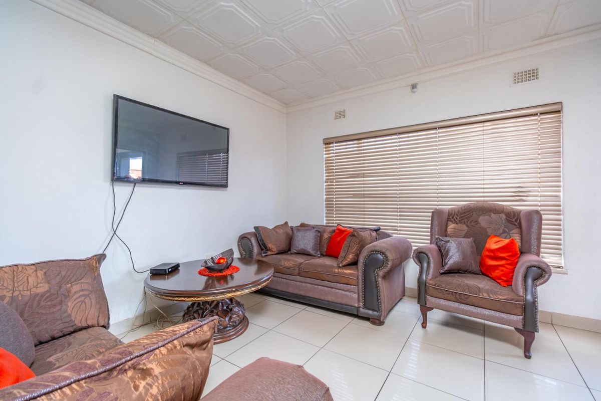 39 Tieroog Street, Eldorado Park - A Fantastic Freehold Opportunity - Photo 5