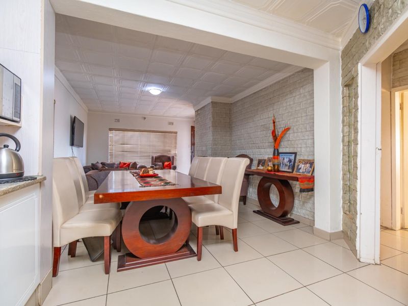 39 Tieroog Street, Eldorado Park - A Fantastic Freehold Opportunity - Photo 9