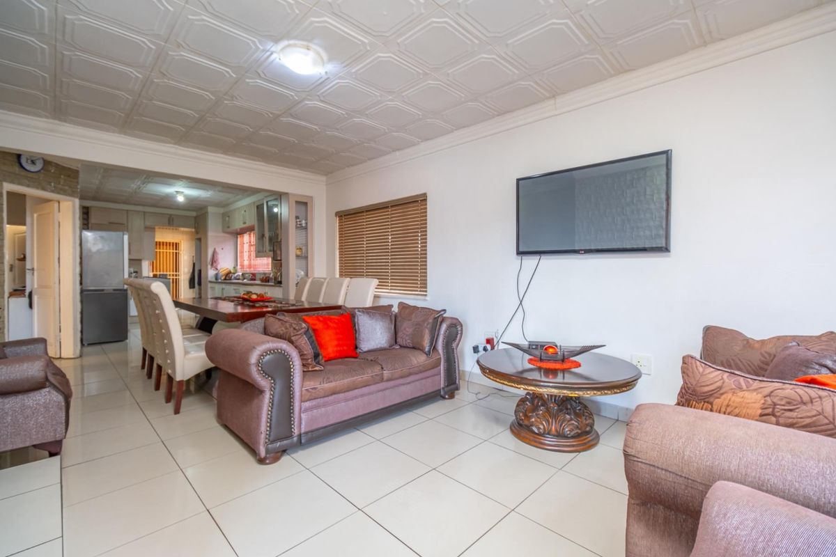 39 Tieroog Street, Eldorado Park - A Fantastic Freehold Opportunity - Photo 4