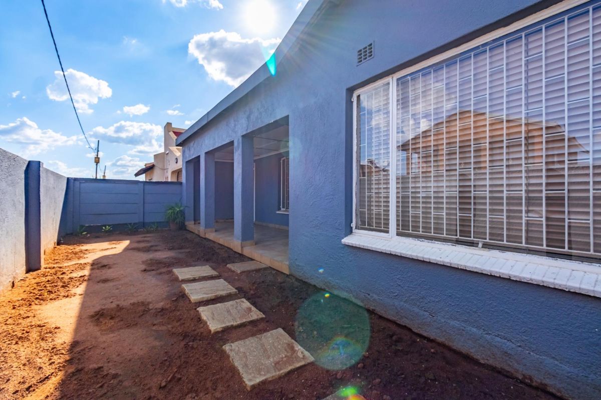 39 Tieroog Street, Eldorado Park - A Fantastic Freehold Opportunity - Photo 2