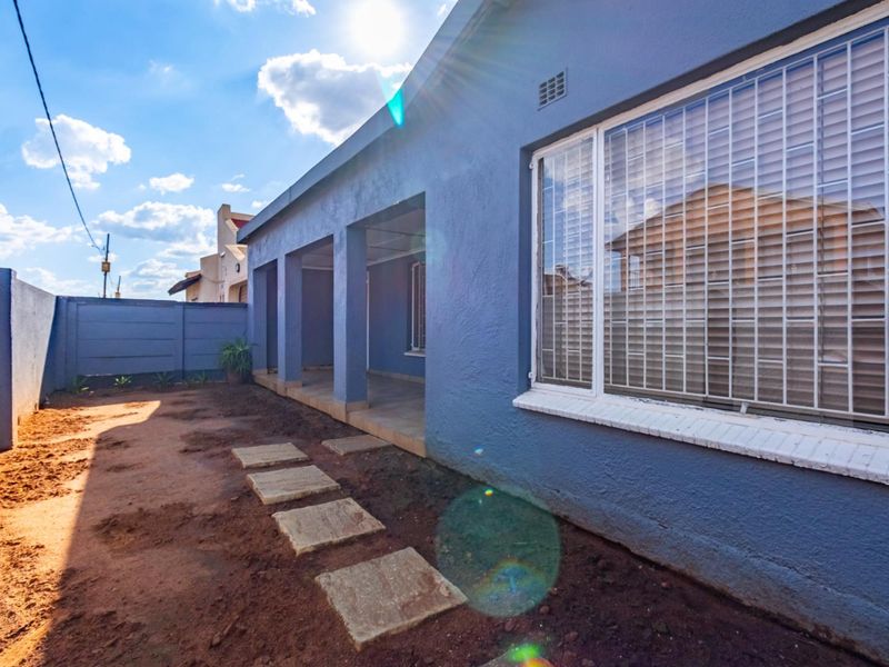 39 Tieroog Street, Eldorado Park - A Fantastic Freehold Opportunity - Photo 2