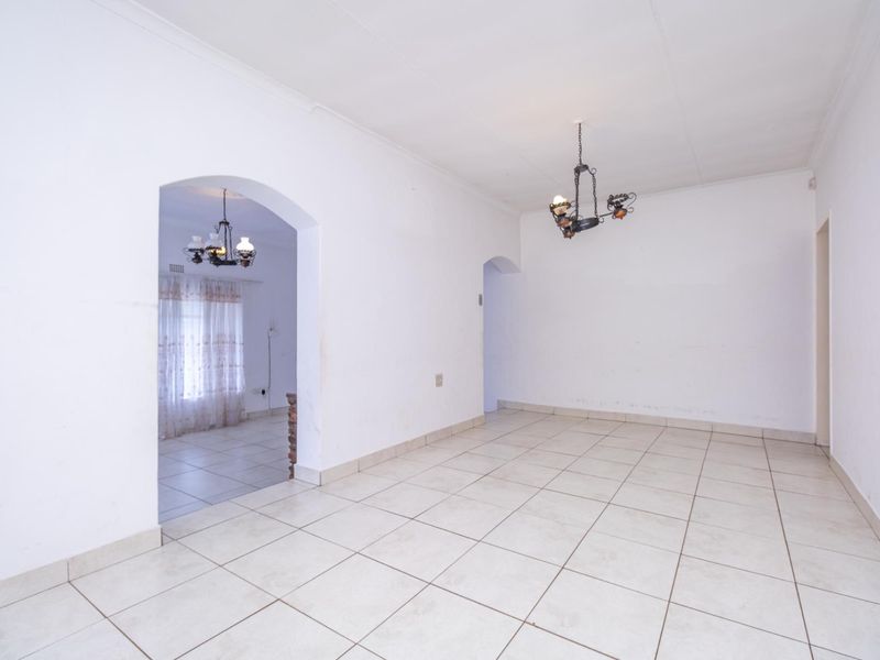 SUN FILLED 3 BEDROOM HOME ON A CORNER STAND - Photo 8