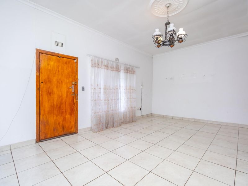 SUN FILLED 3 BEDROOM HOME ON A CORNER STAND - Photo 6