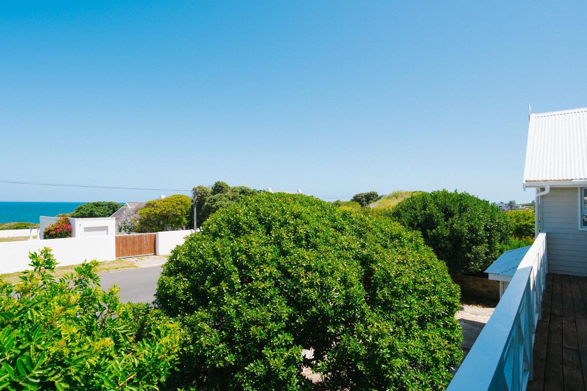 Where Birds Sing, Waves Whisper and Coastal Living Shines - Photo 3