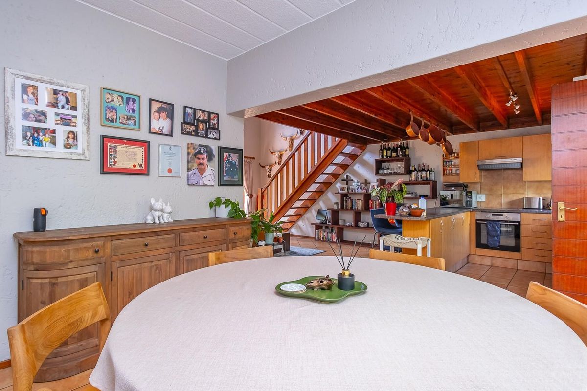 Priced to Sell - Massive 139 sqm Loft Apartment - Photo 3