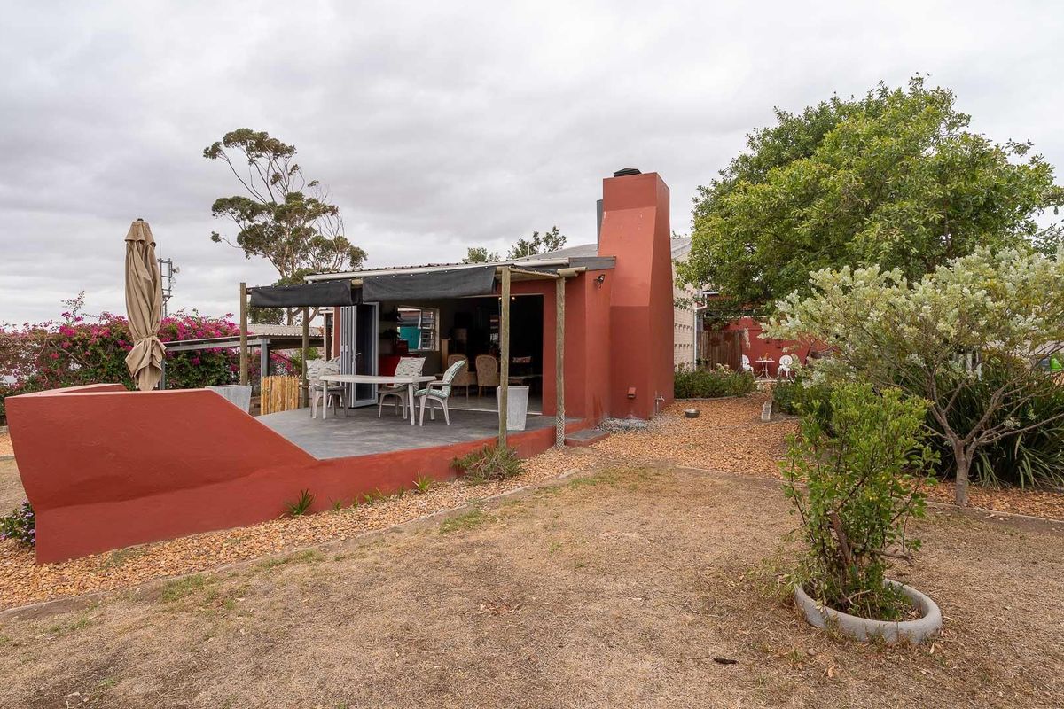 Charming Country Home with separate flat  | Central Napier, Overberg - Photo 2