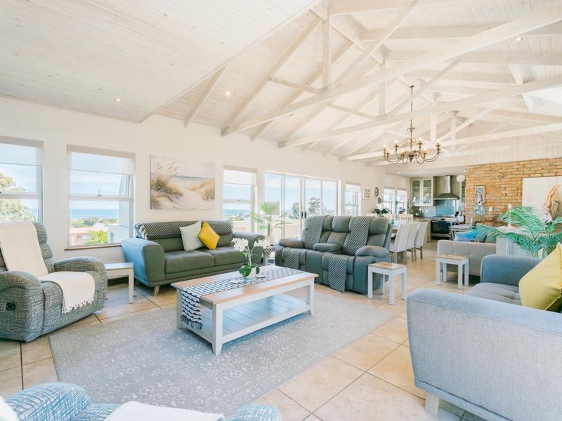 Luxury Living with Breathtaking Mountain and Ocean Views in Berghof Estate - Photo 4