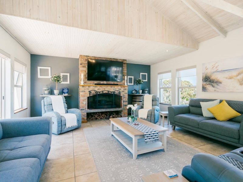 Luxury Living with Breathtaking Mountain and Ocean Views in Berghof Estate - Photo 10