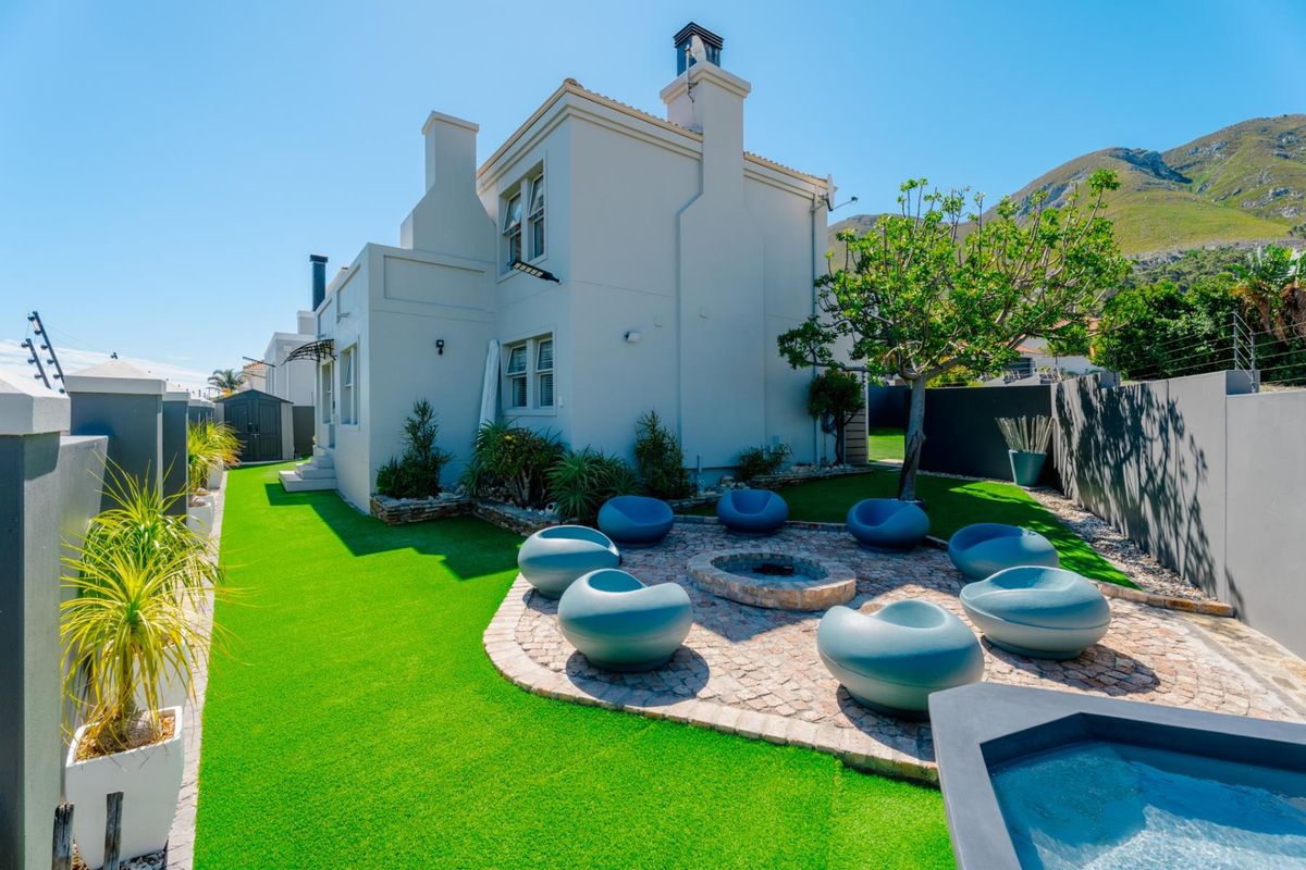 Luxury Living with Breathtaking Mountain and Ocean Views in Berghof Estate - Photo 2