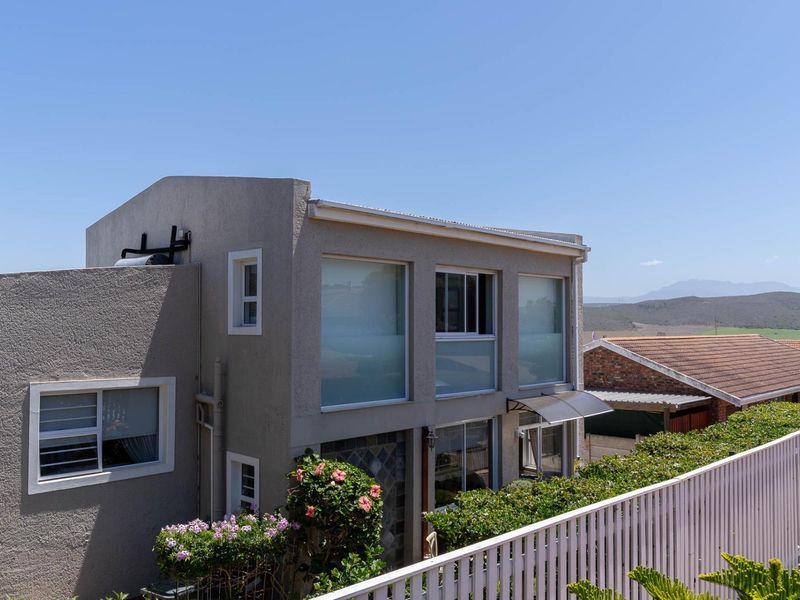 Elevated Living with Mountain Views in Peaceful Fraaiuitsig - Photo 1