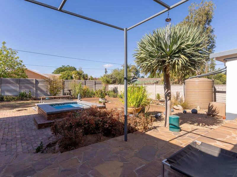 Family Home in Sought After Suburb - Photo 10