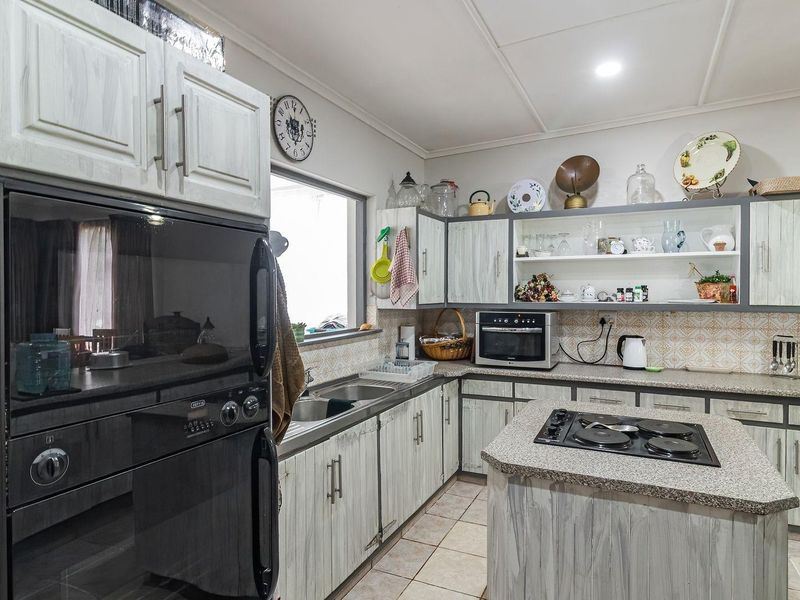 Large Family Home with Flatlet - Photo 3