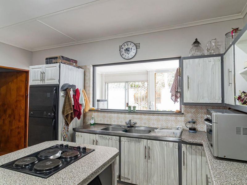 Large Family Home with Flatlet - Photo 6