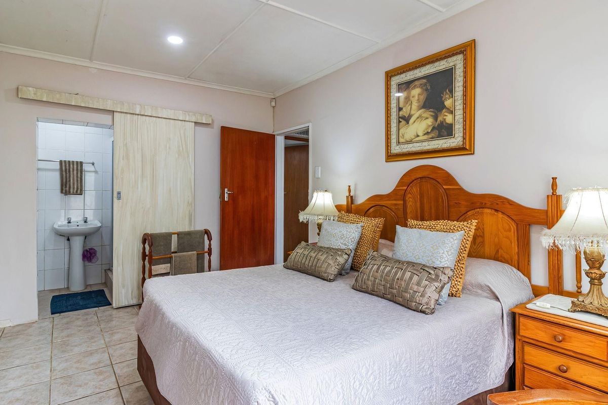 Large Family Home with Flatlet - Photo 4