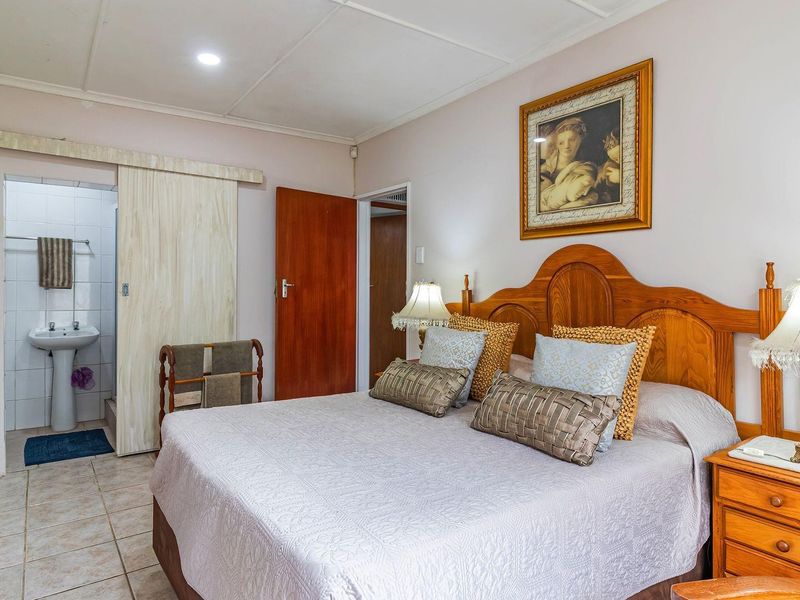 Large Family Home with Flatlet - Photo 4