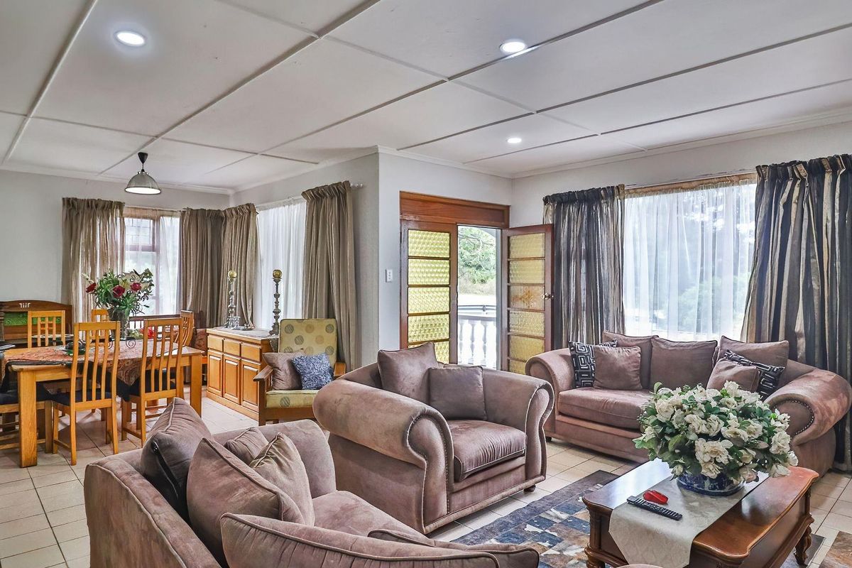 Large Family Home with Flatlet - Photo 2