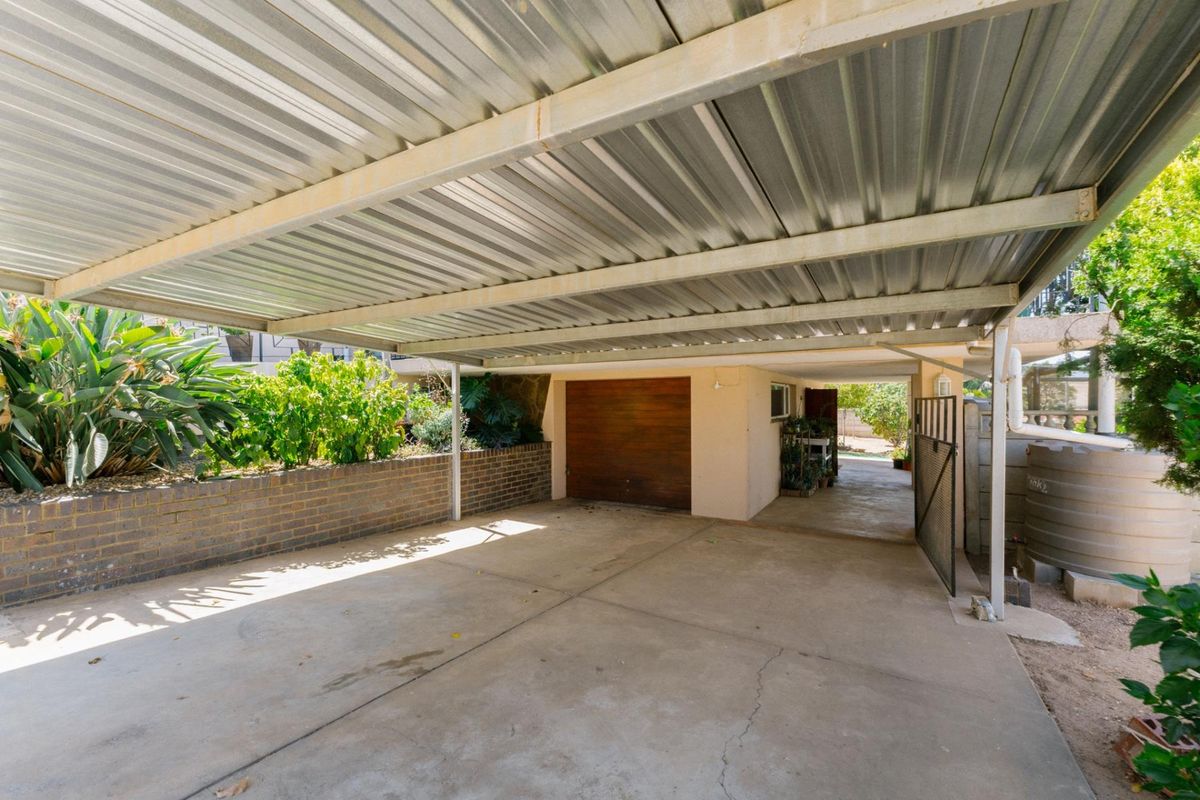Practical, Solid 3-Bedroom Family Home with Office and Solar - Moorreesburg - Photo 5