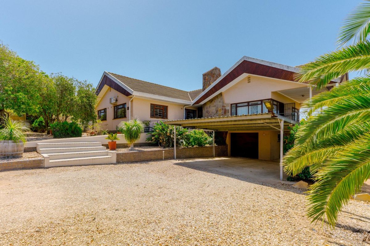 Practical, Solid 3-Bedroom Family Home with Office and Solar - Moorreesburg - Photo 4