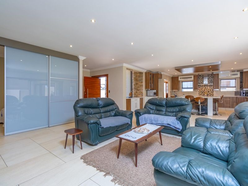 Sophisticated 3-Bedroom Home with Study in Secure Bartlett Estate - Photo 3