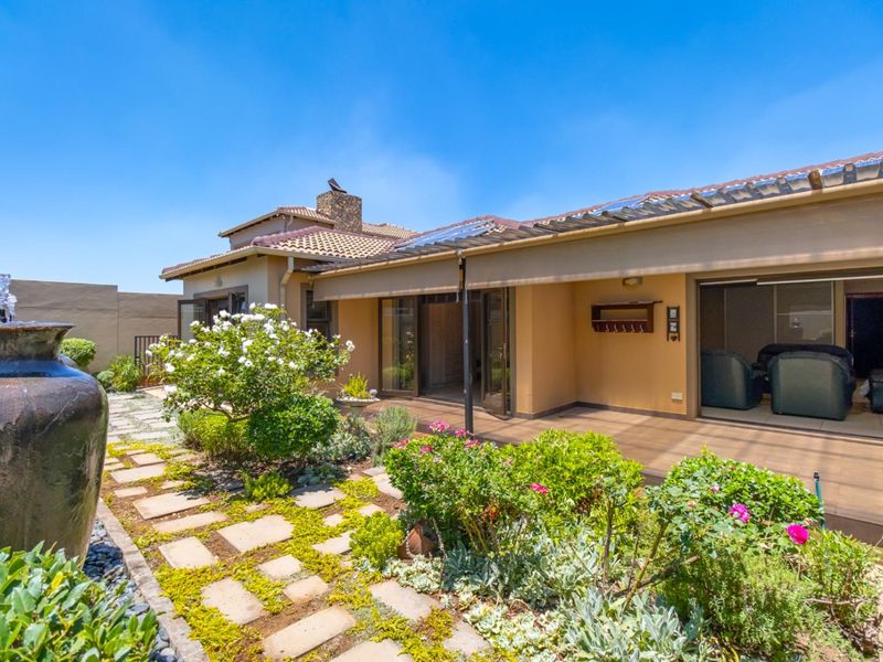 Sophisticated 3-Bedroom Home with Study in Secure Bartlett Estate - Photo 2