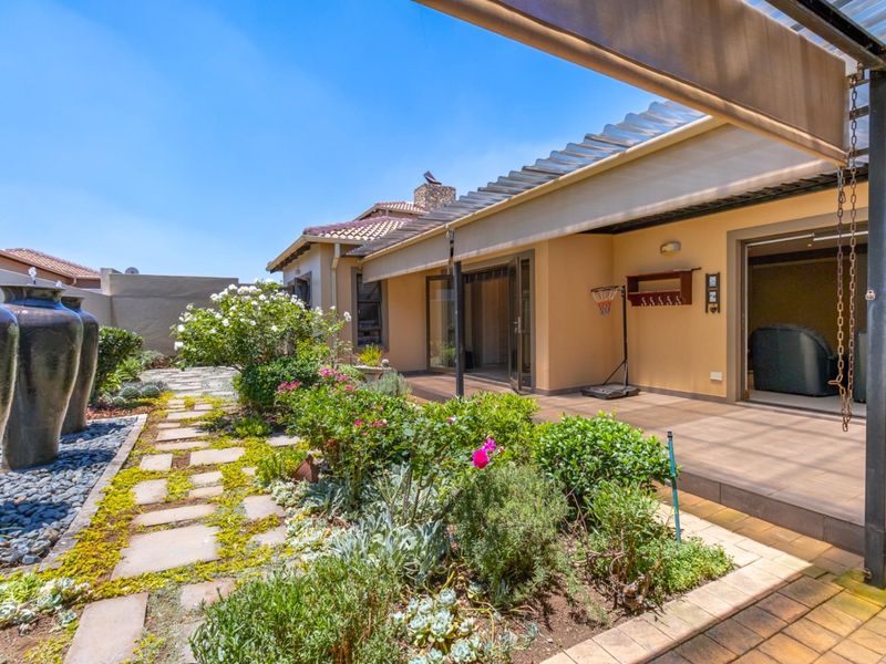 Sophisticated 3-Bedroom Home with Study in Secure Bartlett Estate - Photo 5