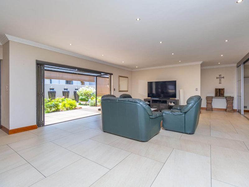 Sophisticated 3-Bedroom Home with Study in Secure Bartlett Estate - Photo 10