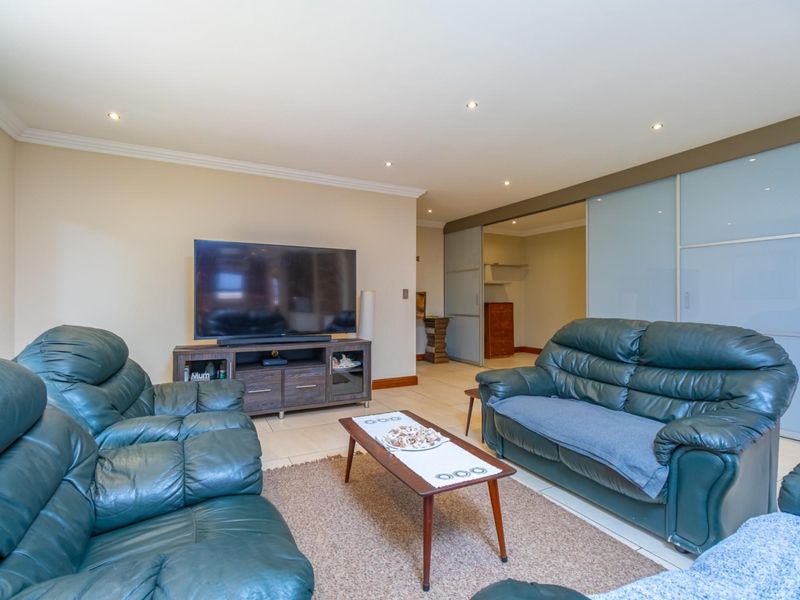 Sophisticated 3-Bedroom Home with Study in Secure Bartlett Estate - Photo 9