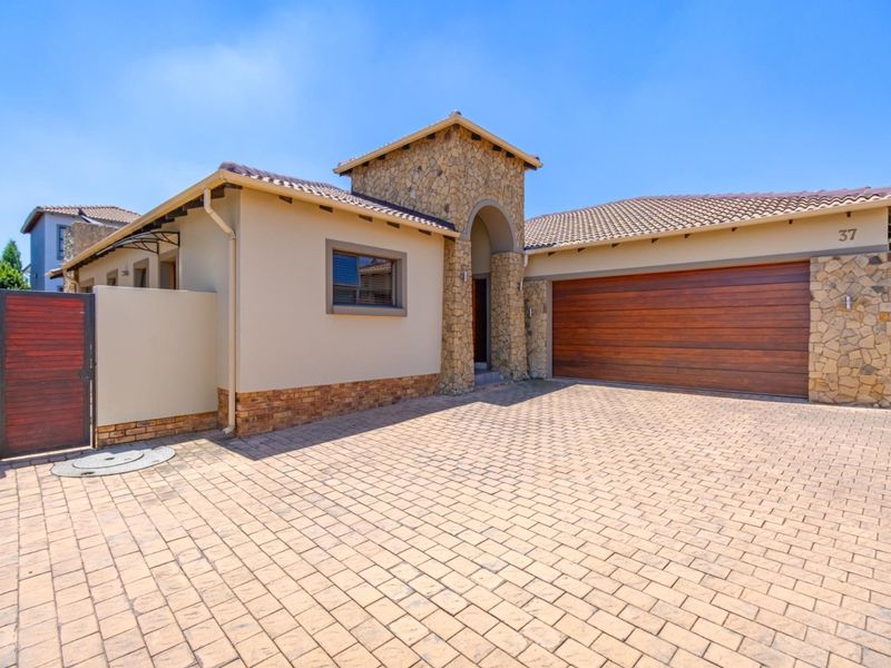 Sophisticated 3-Bedroom Home with Study in Secure Bartlett Estate - Photo 1