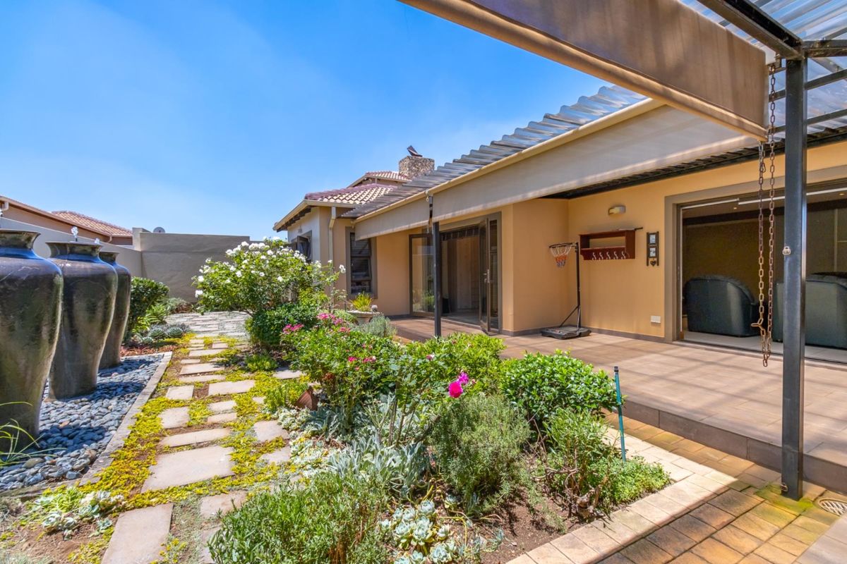 Sophisticated 3-Bedroom Home with Study in Secure Bartlett Estate - Photo 5