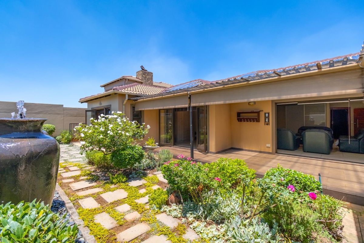 Sophisticated 3-Bedroom Home with Study in Secure Bartlett Estate - Photo 2