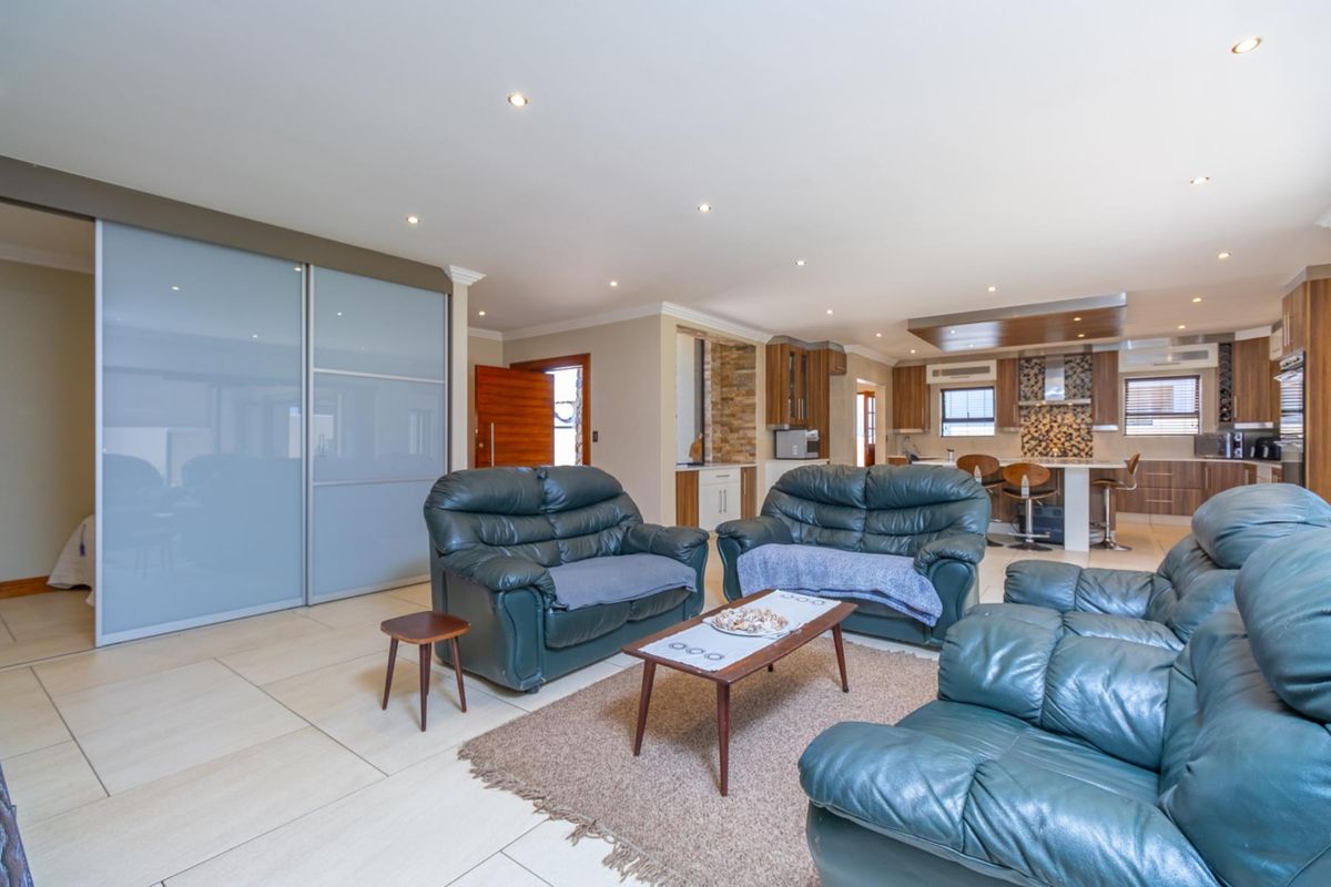 Sophisticated 3-Bedroom Home with Study in Secure Bartlett Estate - Photo 3