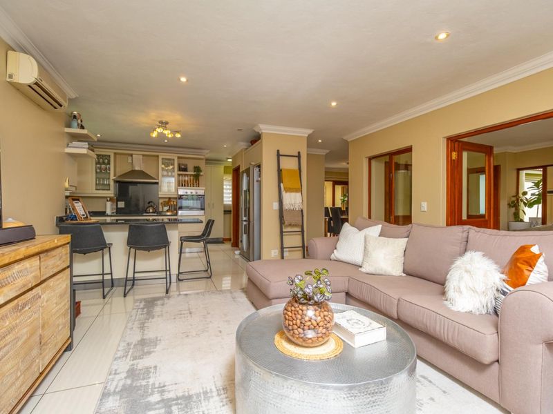 Spacious family home with staff quarters in the popular Fernbrook Lifestyle Estate - Photo 3