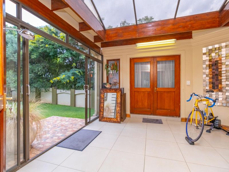 Spacious family home with staff quarters in the popular Fernbrook Lifestyle Estate - Photo 8