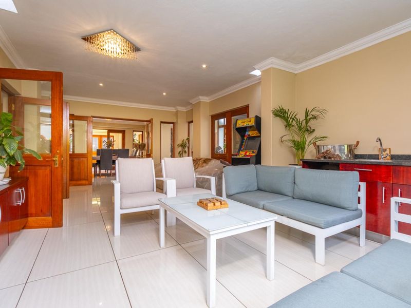 Spacious family home with staff quarters in the popular Fernbrook Lifestyle Estate - Photo 10