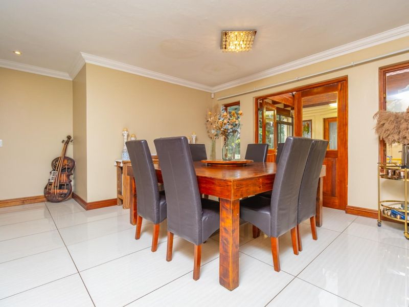 Spacious family home with staff quarters in the popular Fernbrook Lifestyle Estate - Photo 4