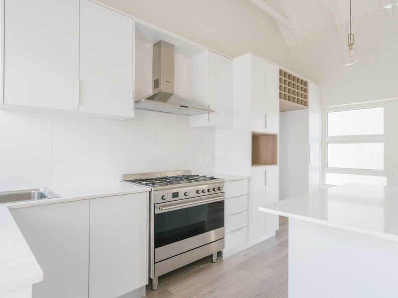 Newly built three bedroom home in Bergenhof Village - Photo 7