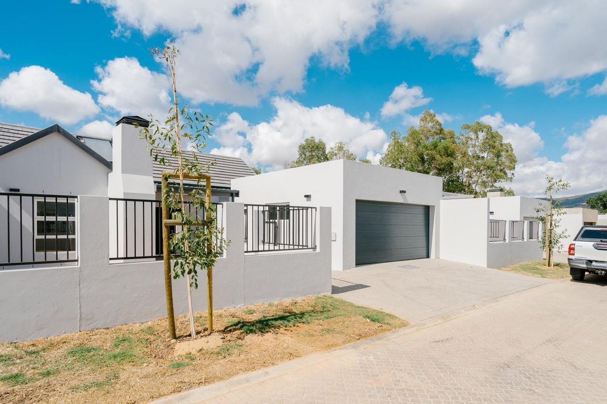 Newly built three bedroom home in Bergenhof Village - Photo 2