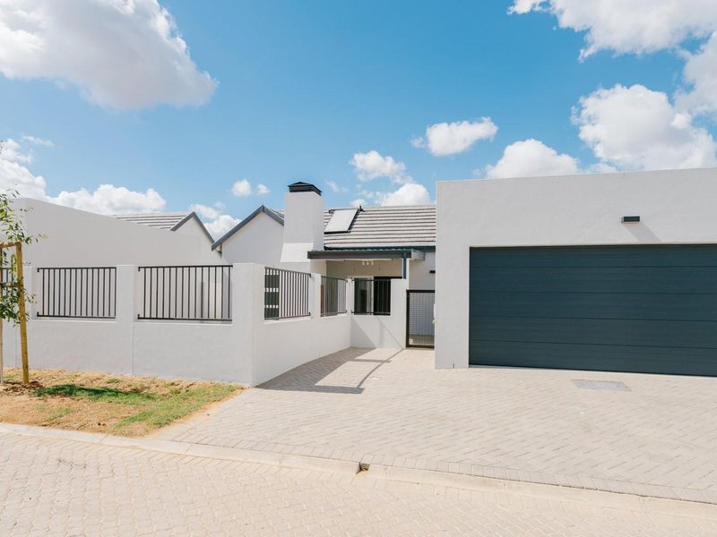 Newly built three bedroom home in Bergenhof Village - Photo 1
