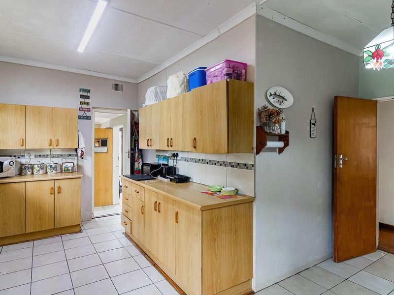 A Perfect Blend of Space and Peace - Photo 9